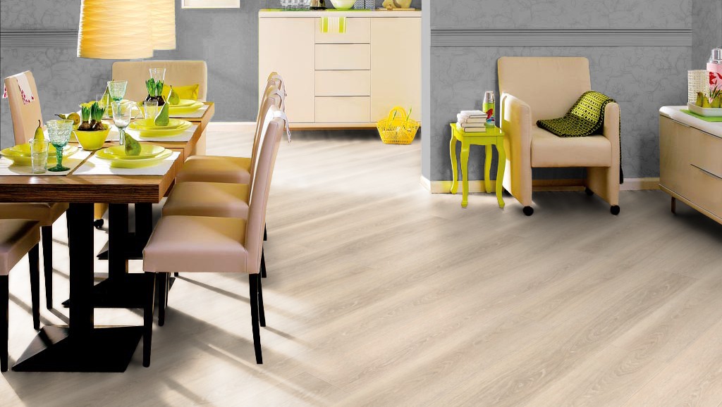 Ламинат Haro Tritty 100 Loft 4V Дуб Белый Выбеленный 535371 фото в интерьере Ламинат Haro Tritty 100 Loft 4V Дуб Белый Выбеленный 535371 фото в интерьере